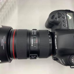 Canon 5D Mark IV wit 24-105mm USM II camera