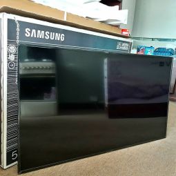 Jipatie tv ya Samsung inch 55 smart 4k