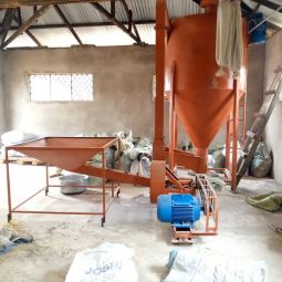 Animal feed mixer (Mashine ya kusaga vyakula vya mifugo)