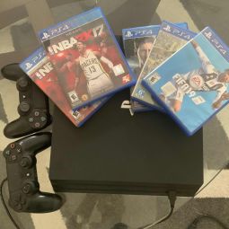 Playstation 4 Pro (Ps4 Pro) + 5 Games